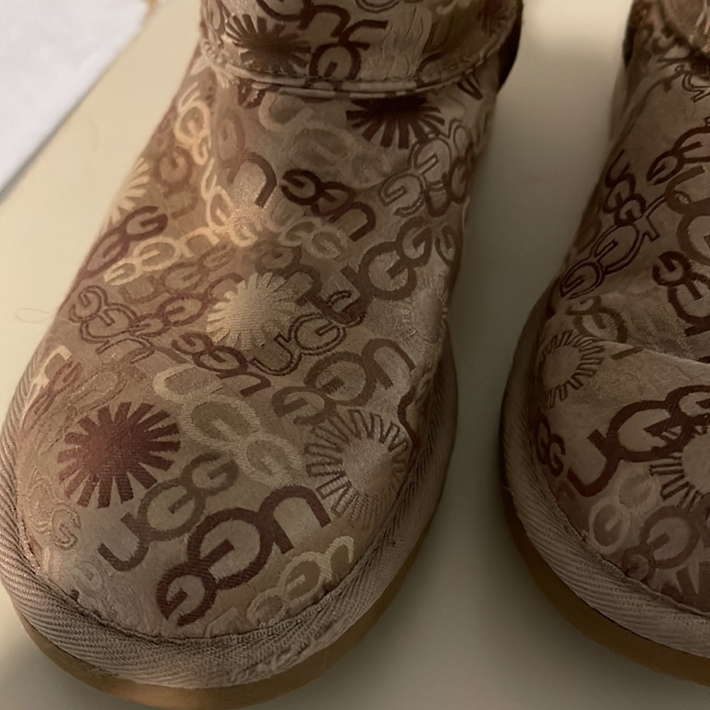 Euc Mini Uggs - image 5